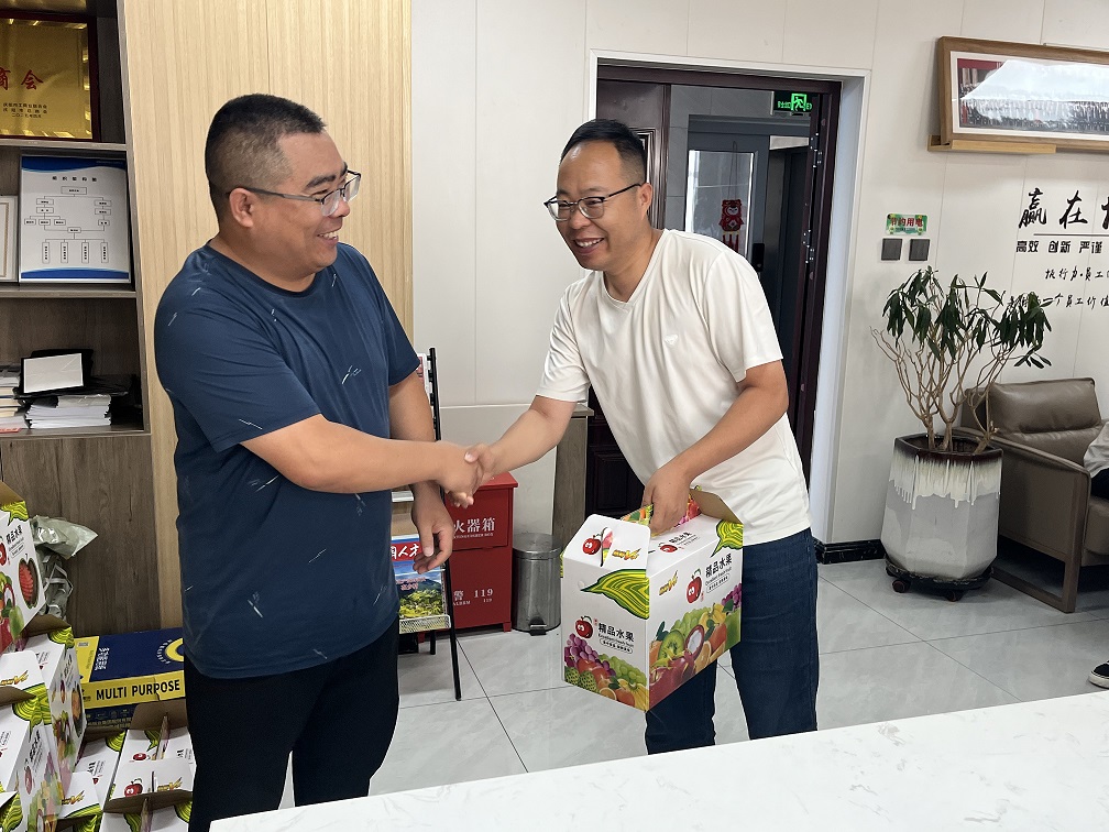 甘肃信合工程设计有限公司工会委员会 为员工发放夏日高温福利