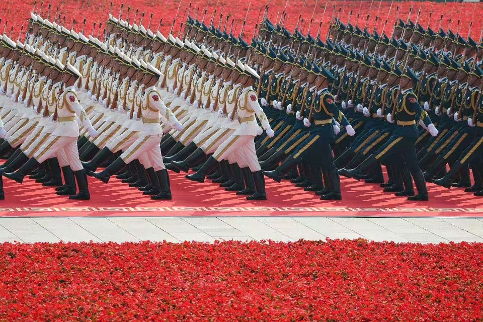 甘肃信合工程设计有限公司组织集体观看阅兵仪式，威武之师激励奋发之志