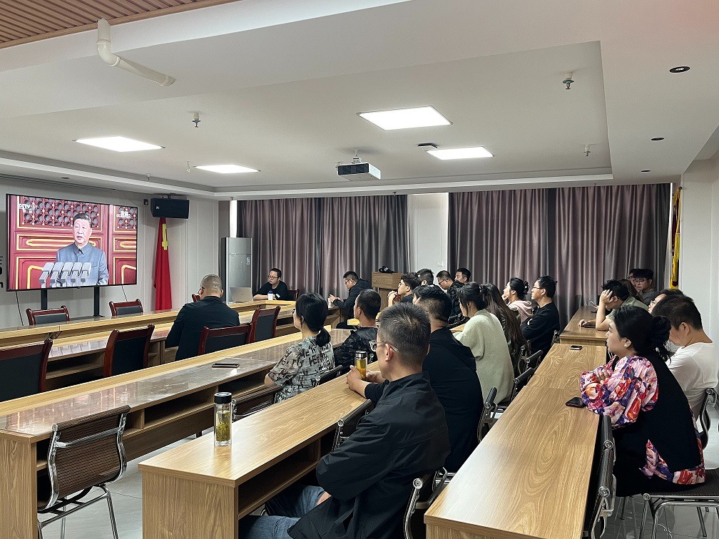 甘肃信合工程设计有限公司组织集体观看阅兵仪式，威武之师激励奋发之志